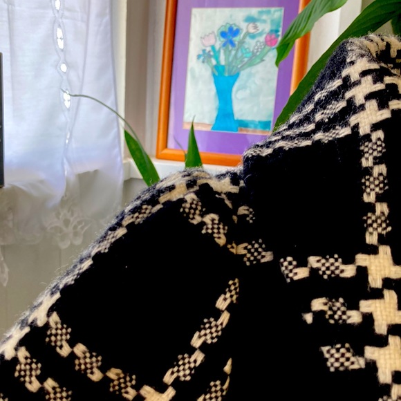 Coat | black and white plaid pattern. 3 button and belted back. Made in Japan. - Picture 4 of 7